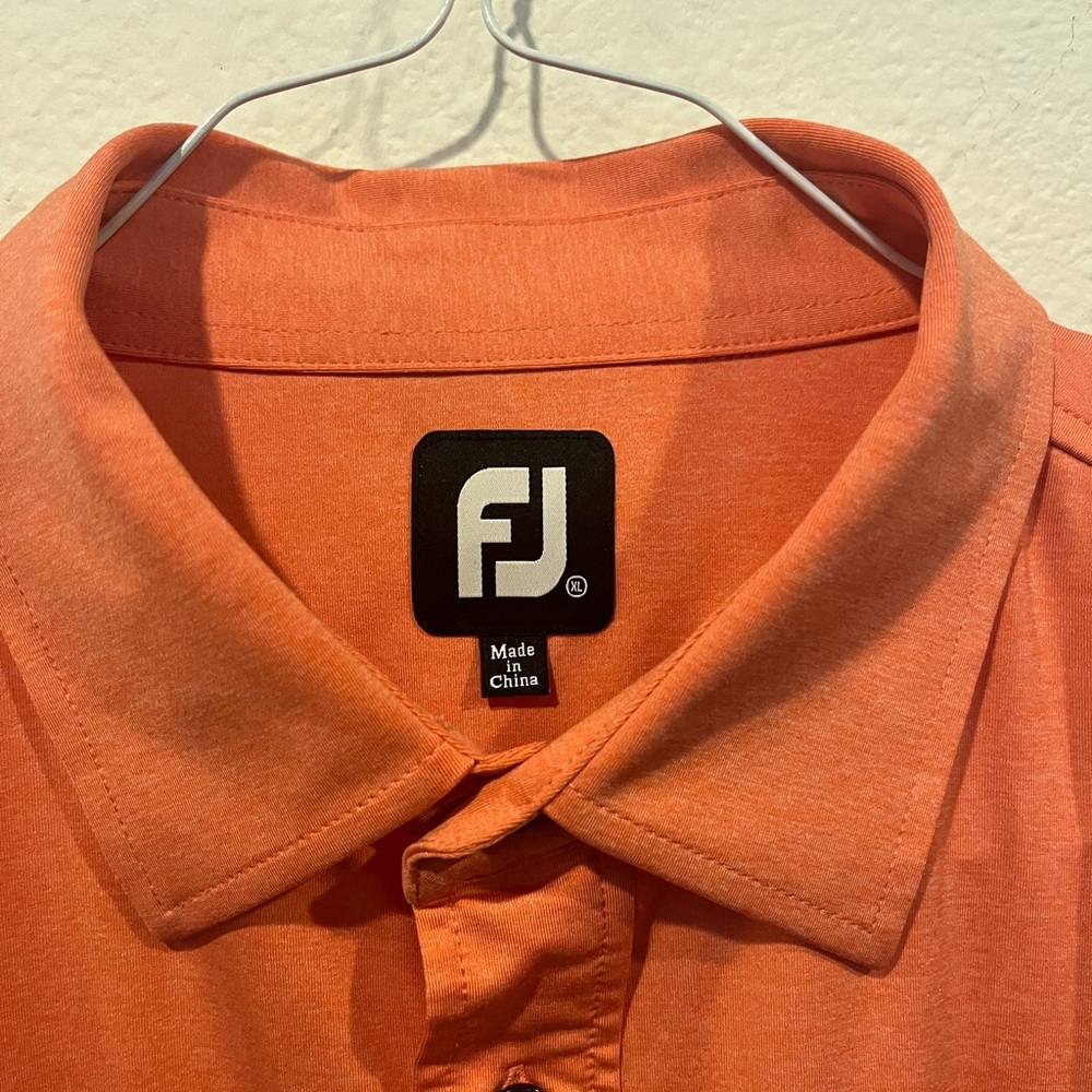 Footjoy Men’s Size XL Golf Shirt Polo Solid Orange Polyester Spandex Logo EUC - Picture 2 of 5